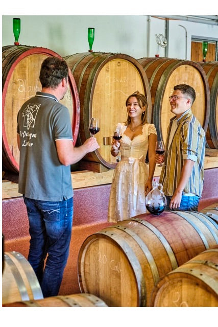 Weingut Lother, im Weinkeller